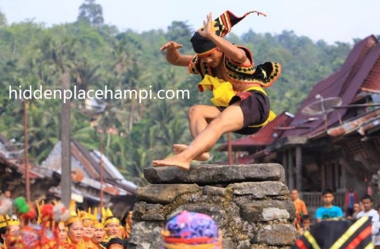 Lompat Batu Nias Bawomataluo
